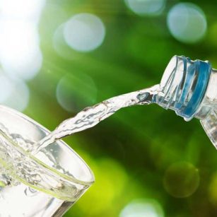 Wat is gezonder: kraanwater, bronwater of mineraalwater?