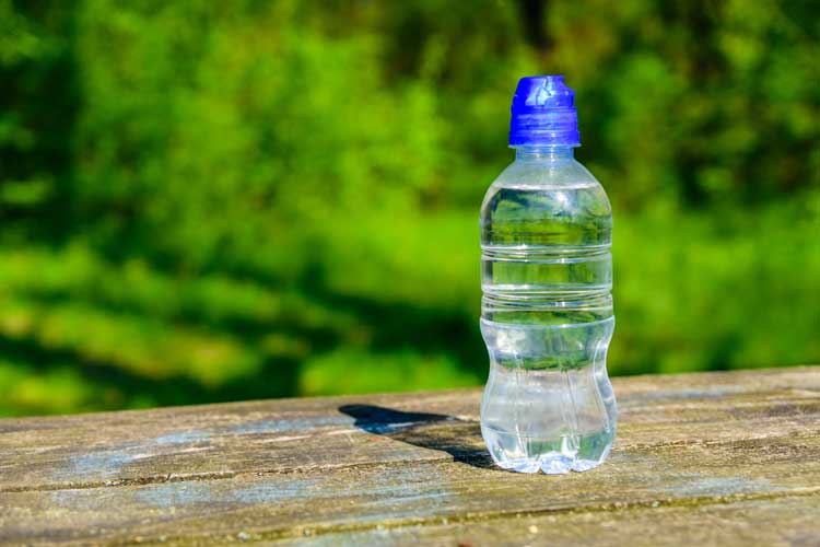 Gesloten flesje water bewaren